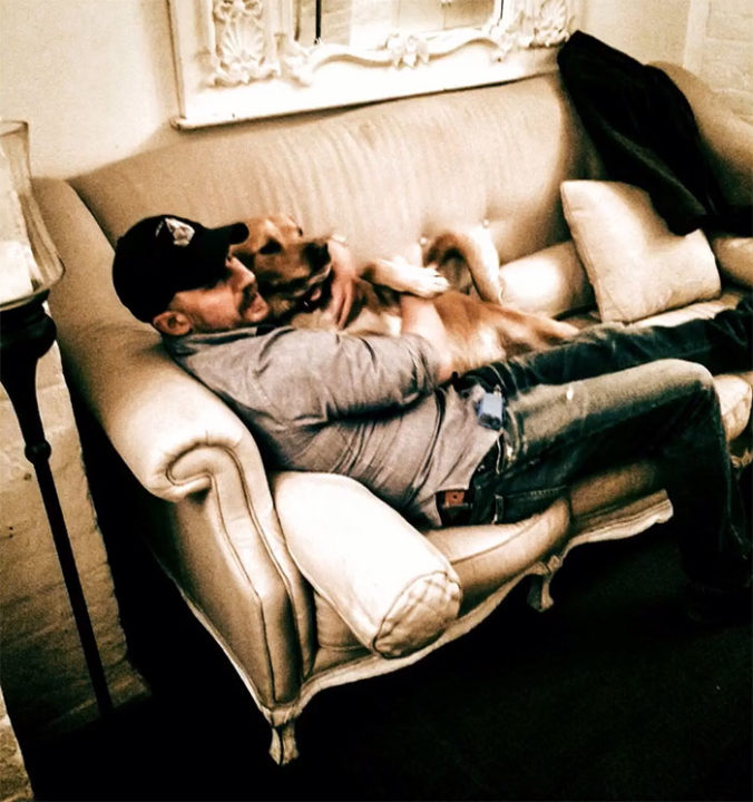 actor-tom-hardy-dog-passed-away-woodstock-17-593ab32be3d36__700