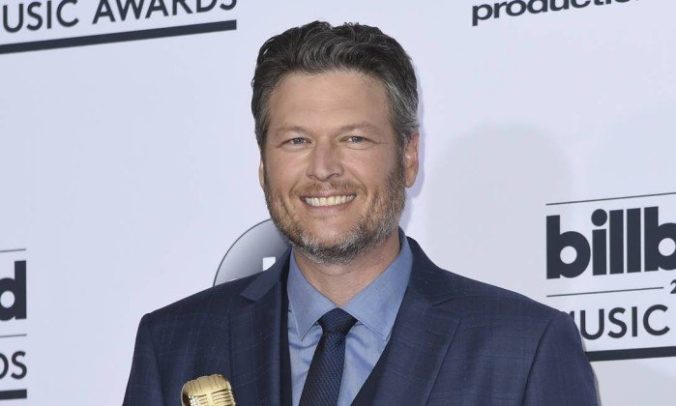 x72986553_FILEIn-this-May-21-2017-file-photo-Blake-Shelton-poses-in-the-press-room-with-the-award.jpg.pagespeed.ic.Ytohx-X1mZ